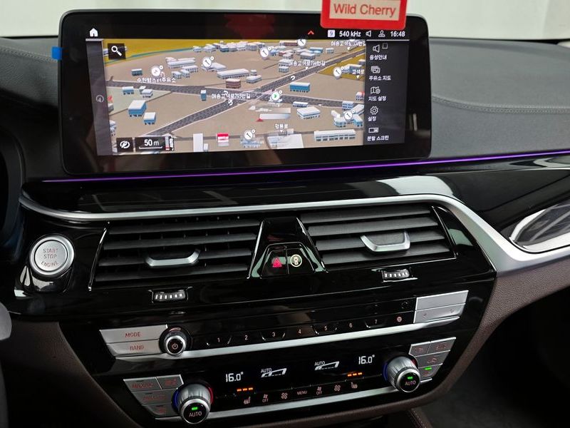 2021 BMW 5 Series 523d Luxury photo 14
