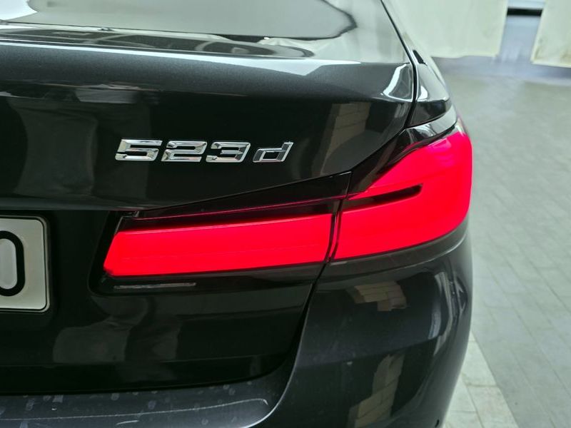 2021 BMW 5 Series 523d Luxury photo 23