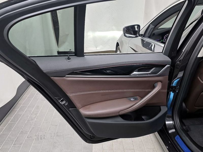 2021 BMW 5 Series 523d Luxury photo 25