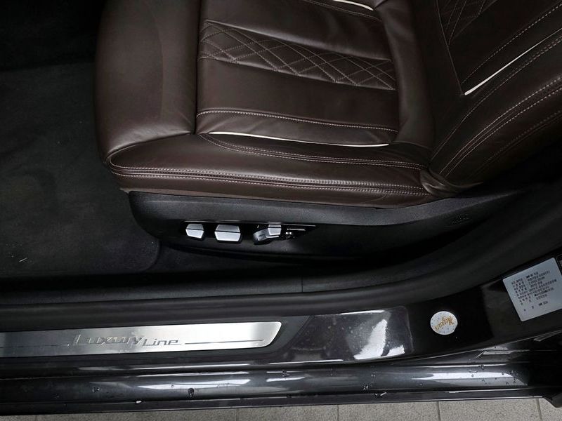 2021 BMW 5 Series 523d Luxury photo 26