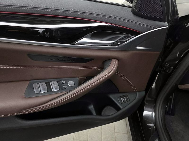 2021 BMW 5 Series 523d Luxury photo 27