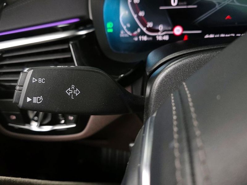 2021 BMW 5 Series 523d Luxury photo 28