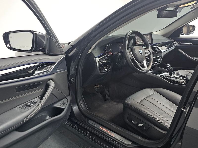 2020 BMW 5 Series 520i Luxury photo 10