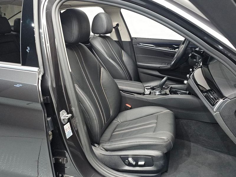 2020 BMW 5 Series 520i Luxury photo 12