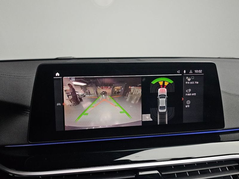 2020 BMW 5 Series 520i Luxury photo 16