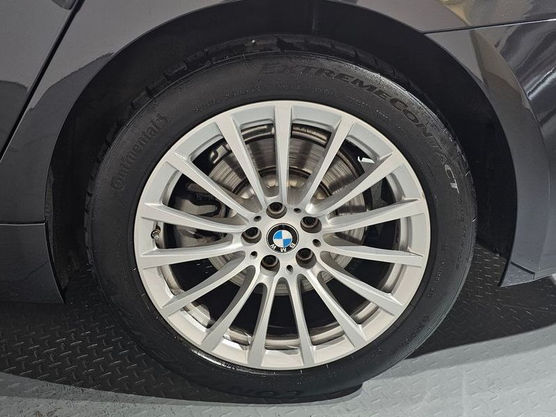 2020 BMW 5 Series 520i Luxury photo 21