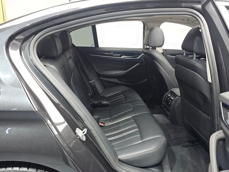 2020 BMW 5 Series 520i Luxury photo 26