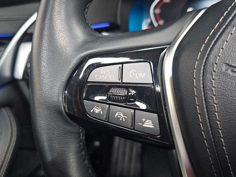 2020 BMW 5 Series 520i Luxury photo 27