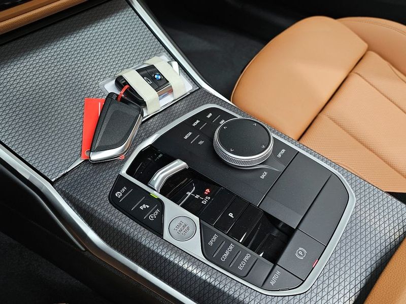 2026 BMW 3 Series 320i M Sport photo 9