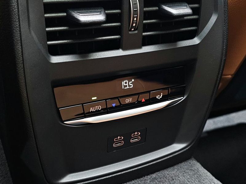 2026 BMW 3 Series 320i M Sport photo 16