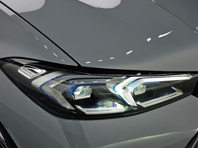 2026 BMW 3 Series 320i M Sport photo 22