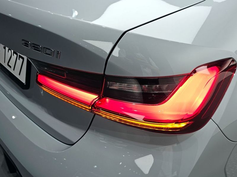 2026 BMW 3 Series 320i M Sport photo 23
