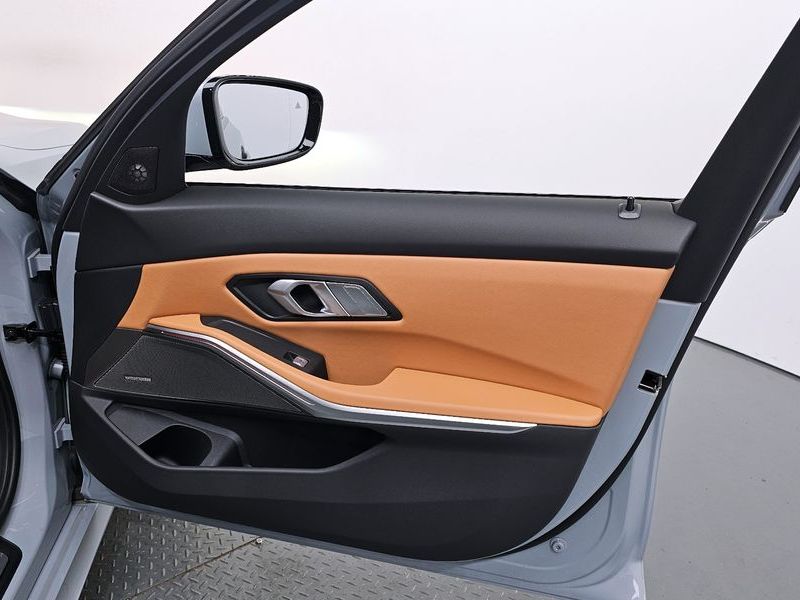 2026 BMW 3 Series 320i M Sport photo 24