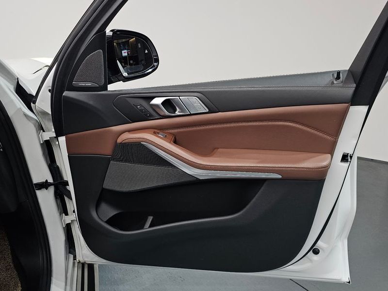 2022 BMW X7 xDrive 40d Design Pure Excellence 7-Seater photo 24
