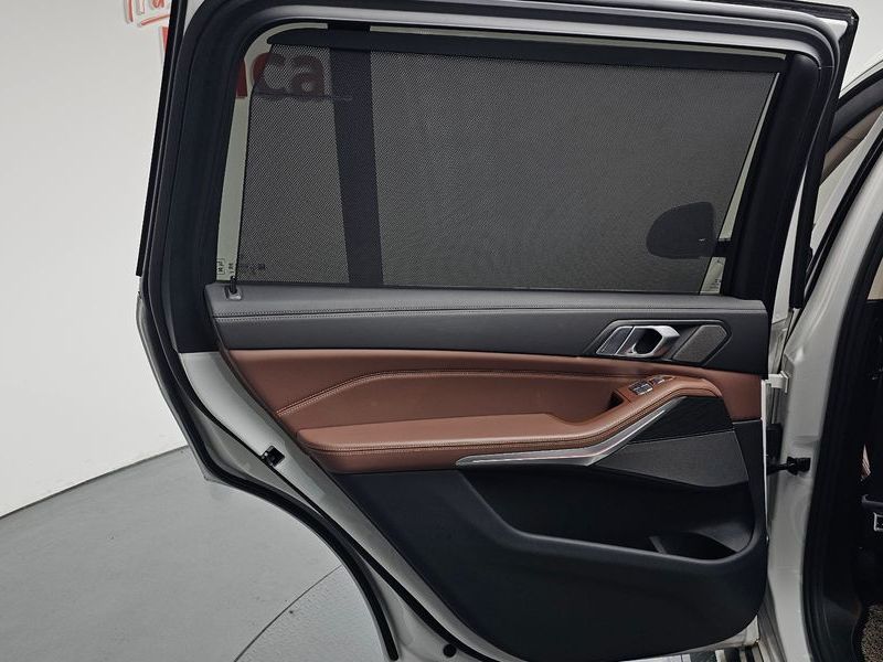 2022 BMW X7 xDrive 40d Design Pure Excellence 7-Seater photo 25