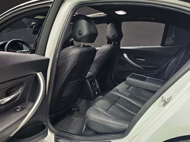 2015 BMW 3 Series 320d M Performence Edition photo 12