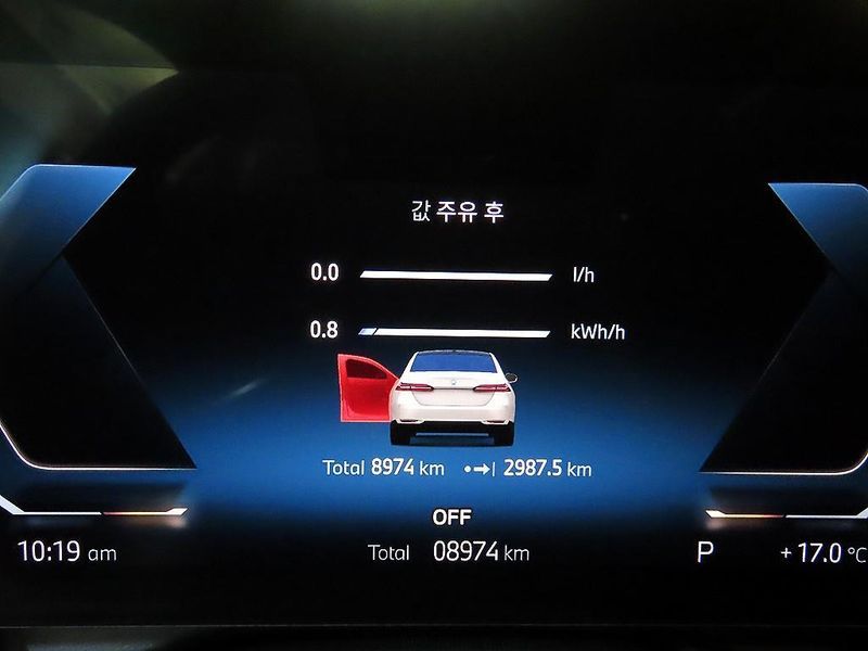 2026 BMW 5 Series 530e photo 9