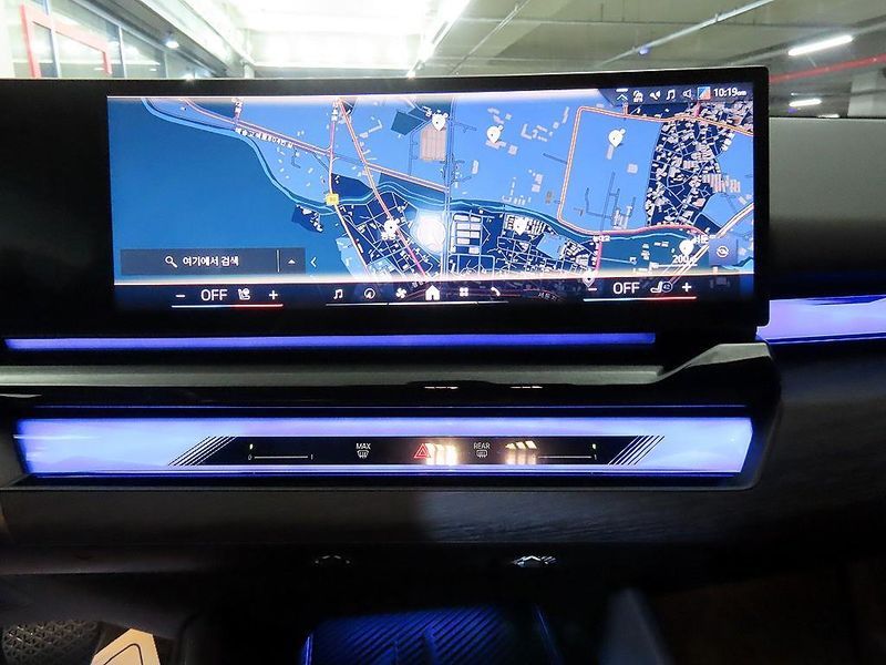 2026 BMW 5 Series 530e photo 11