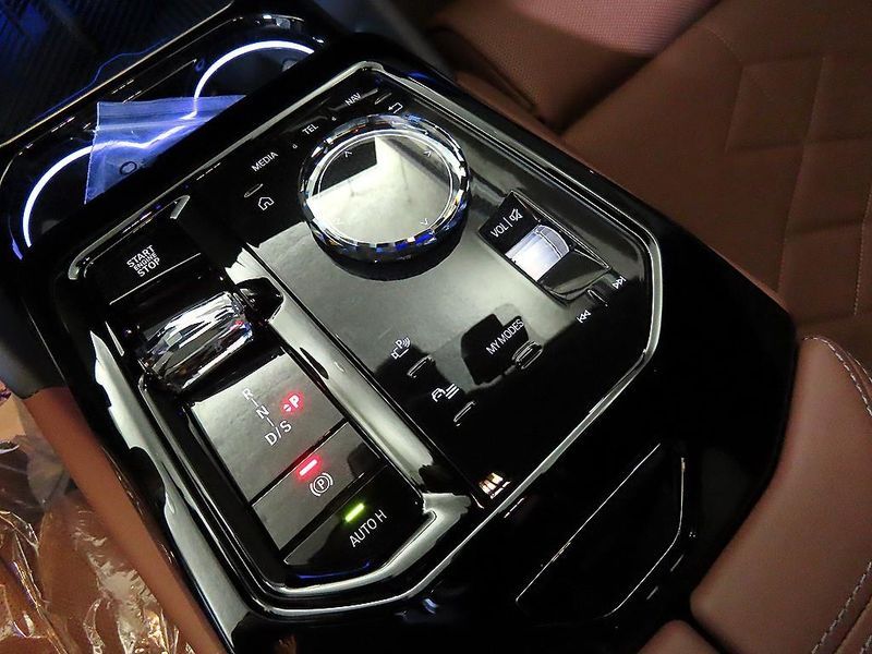 2026 BMW 5 Series 530e photo 12
