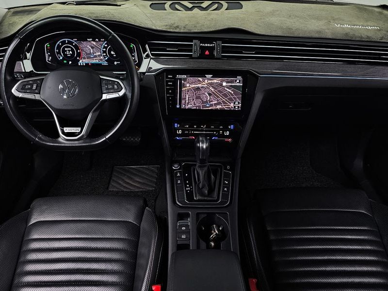 2021 Volkswagen Passat 2.0 TDI 4Motion Prestige photo 7