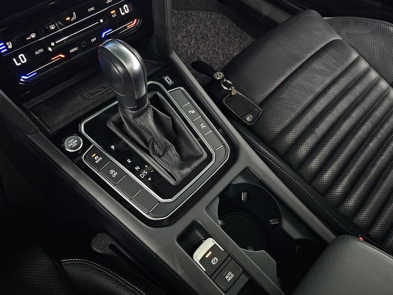 2021 Volkswagen Passat 2.0 TDI 4Motion Prestige photo 9