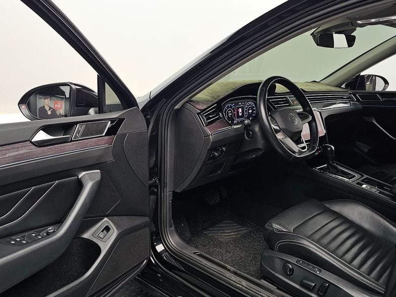 2021 Volkswagen Passat 2.0 TDI 4Motion Prestige photo 10