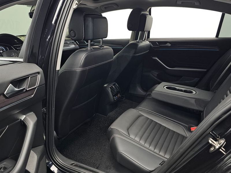 2021 Volkswagen Passat 2.0 TDI 4Motion Prestige photo 11
