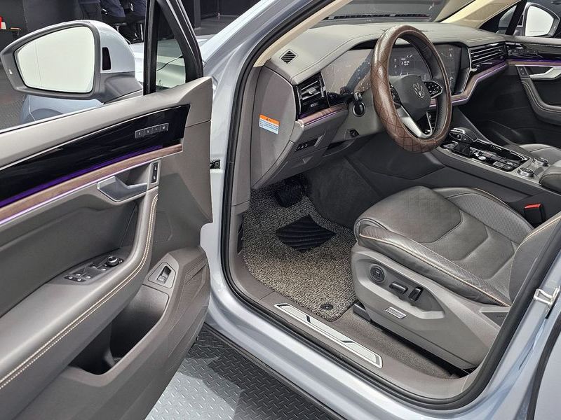 2021 Volkswagen Touareg 3.0 TDI Prestige photo 11