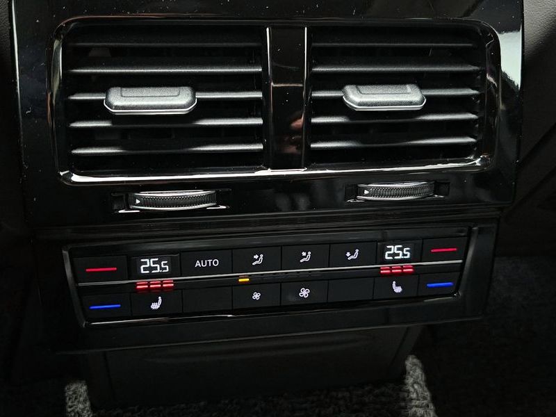 2021 Volkswagen Touareg 3.0 TDI Prestige photo 17