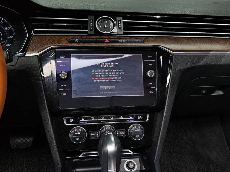2018 Volkswagen Passat 2.0 TDI Prestige photo 14