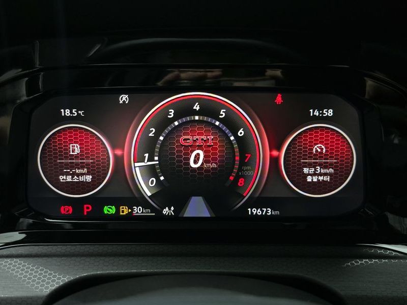 2023 Volkswagen Golf 2.0 GTI photo 8