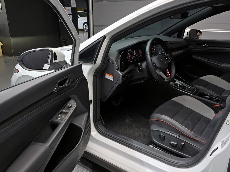 2023 Volkswagen Golf 2.0 GTI photo 10