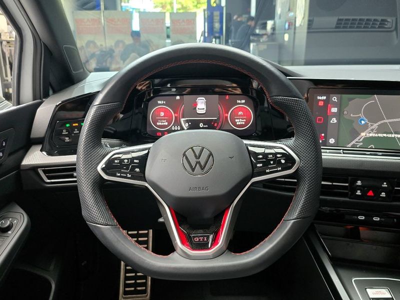 2023 Volkswagen Golf 2.0 GTI photo 13