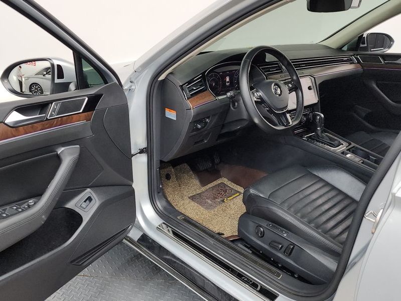 2018 Volkswagen Passat 2.0 TDI 4Motion Prestige photo 10