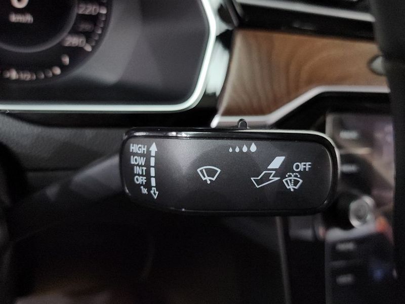 2018 Volkswagen Passat 2.0 TDI 4Motion Prestige photo 30