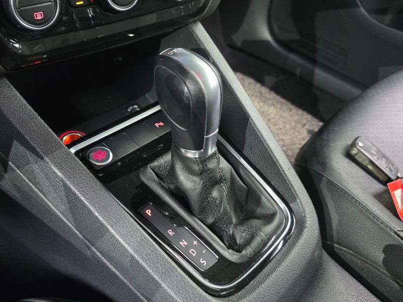 2015 Volkswagen Jetta 2.0 TDI BlueMotion Premium 6th photo 9