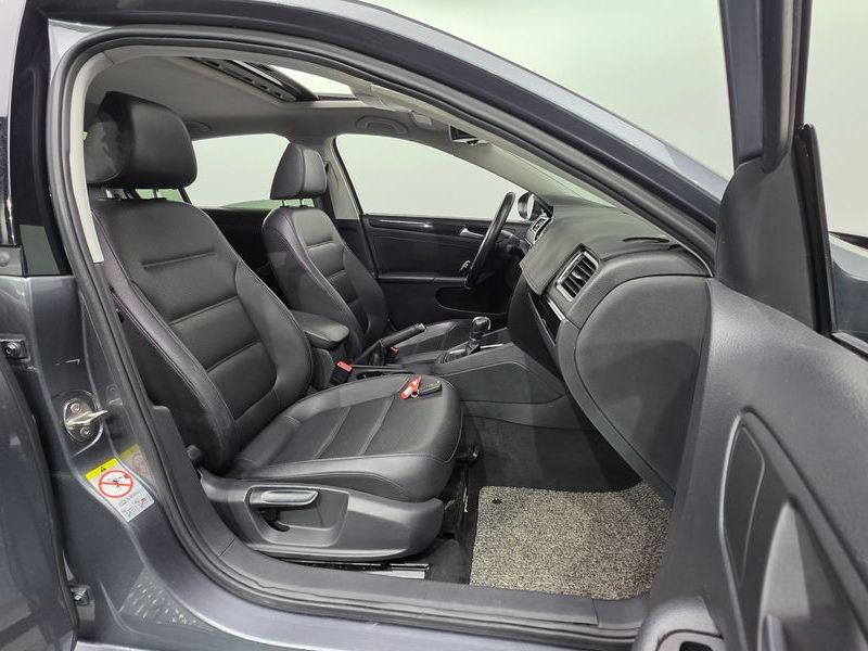 2015 Volkswagen Jetta 2.0 TDI BlueMotion Premium 6th photo 10
