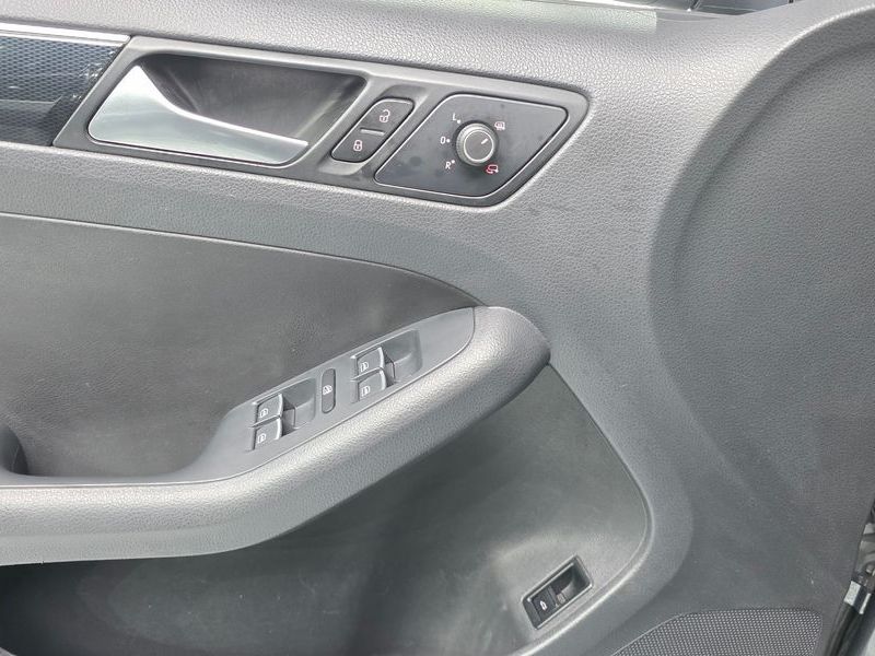 2015 Volkswagen Jetta 2.0 TDI BlueMotion Premium 6th photo 13