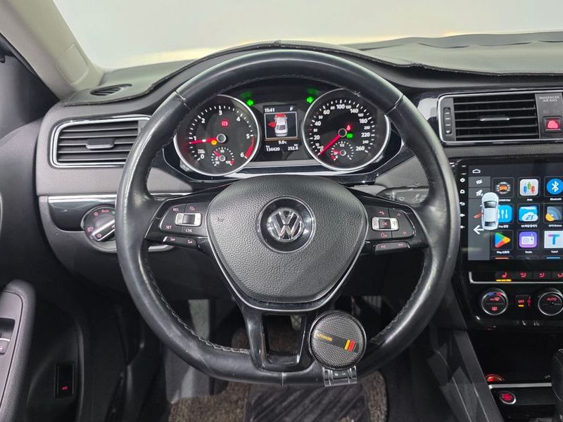 2015 Volkswagen Jetta 2.0 TDI BlueMotion Premium 6th photo 14