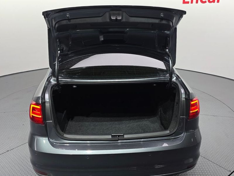 2015 Volkswagen Jetta 2.0 TDI BlueMotion Premium 6th photo 20