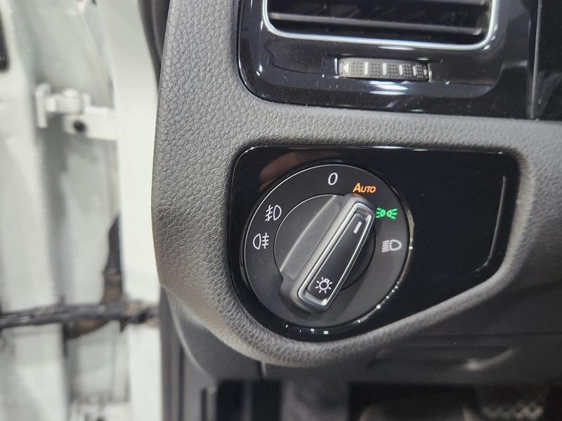 2014 Volkswagen Golf 2.0 TDI Premium photo 9