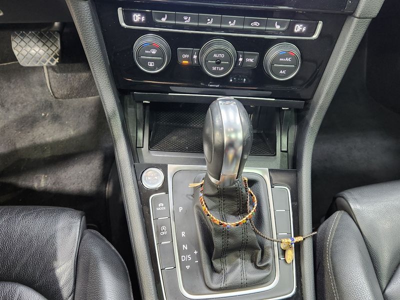 2014 Volkswagen Golf 2.0 TDI Premium photo 13