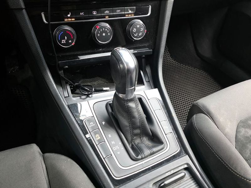 2013 Volkswagen Golf 1.6 TDI photo 9