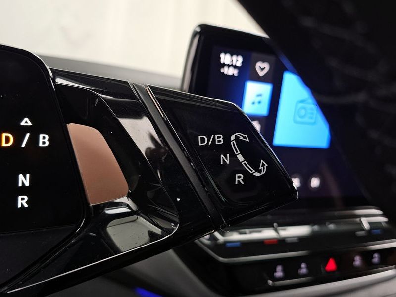 2023 Volkswagen ID.4 Pro photo 9
