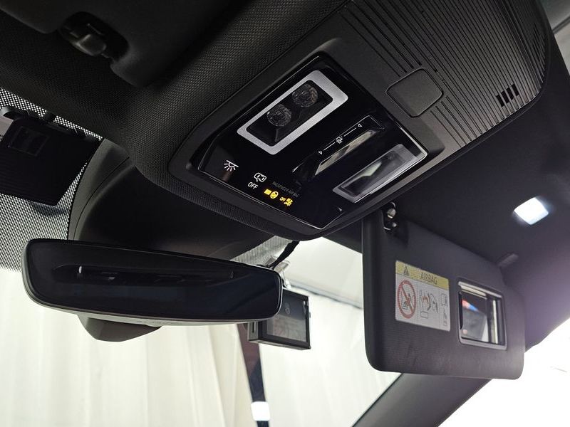 2023 Volkswagen ID.4 Pro photo 17