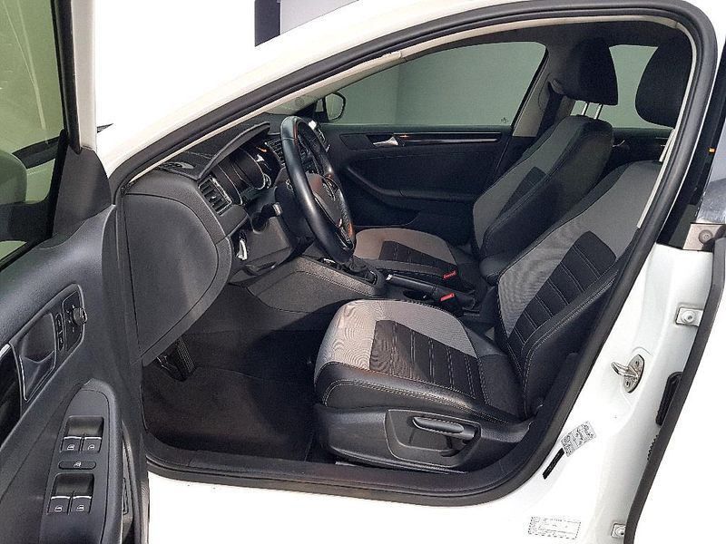 2015 Volkswagen Jetta 2.0 TDI BlueMotion 6th photo 8