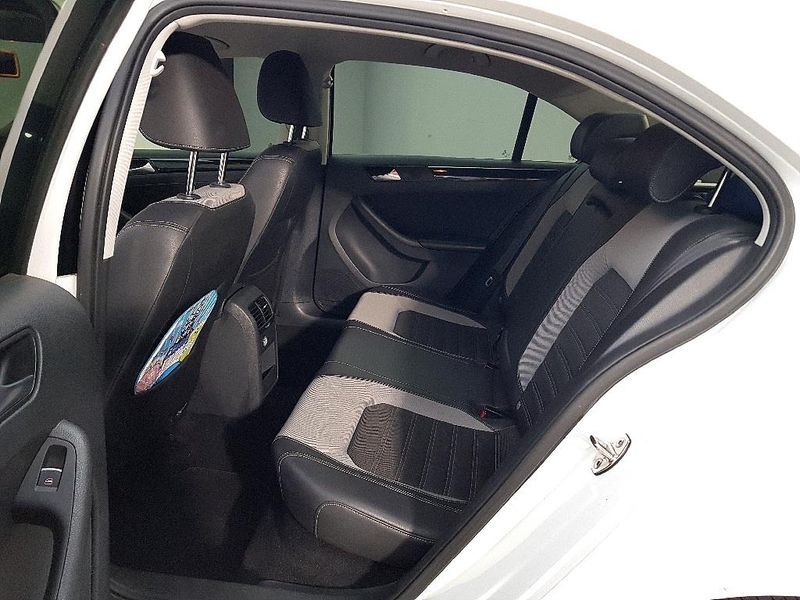 2015 Volkswagen Jetta 2.0 TDI BlueMotion 6th photo 9