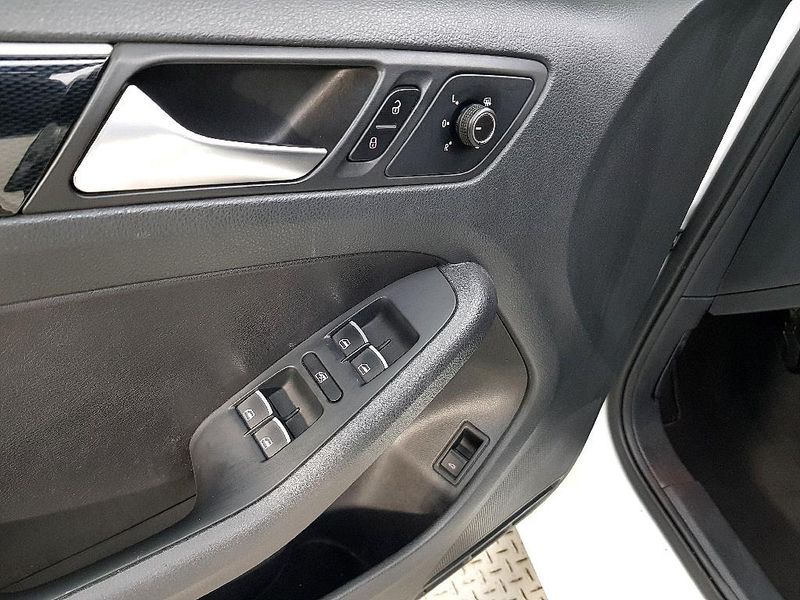 2015 Volkswagen Jetta 2.0 TDI BlueMotion 6th photo 11