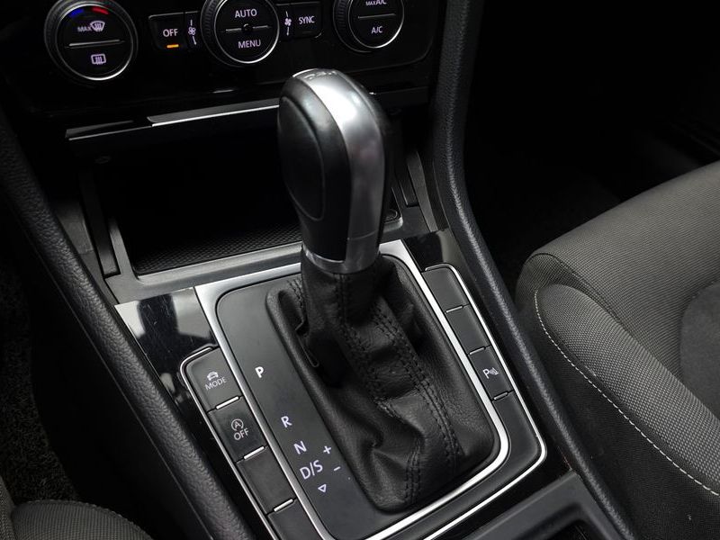 2015 Volkswagen Golf 2.0 TDI photo 9