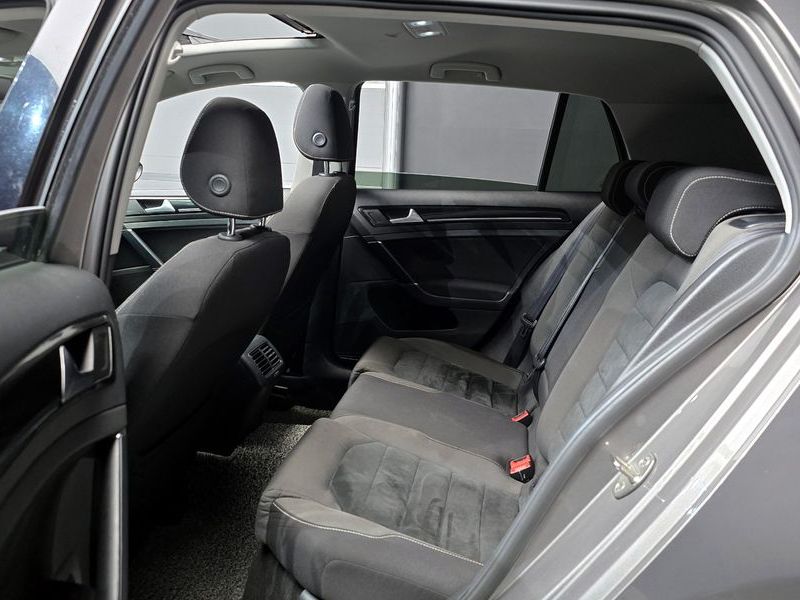 2015 Volkswagen Golf 2.0 TDI photo 12